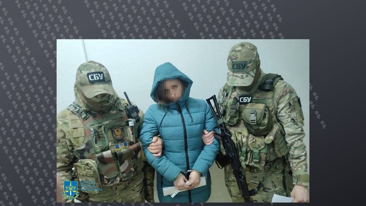 В Одесі затримали жінку, яку підозрюють у співпраці з російськими спецслужбами